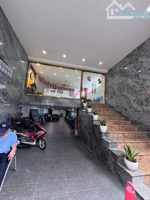 Bán tòa văn phòng mặt phố nguyễn chính Hoàng Mai DT 190m2 -  9Tầng - 2