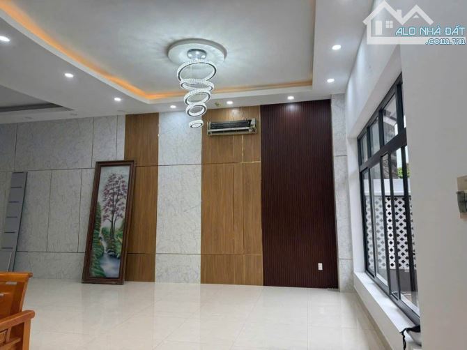 Bán biệt thự Nam Long Trần Trọng Cung DT 8*25 , 3 lầu , nội thất đẹp giá rẻ - 2