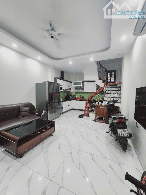 CẦU GIẤY: NHÀ 5 TẦNG MỚI TINH, NỞ HẬU NHẸ - CHỈ NHỈNH 6 TỶ! - 2