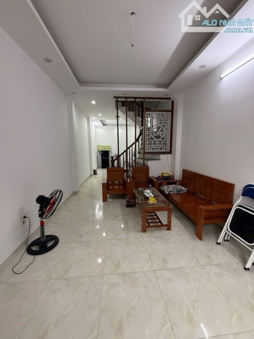 Nhà đẹp Lai Xá phân lô ô tô 45m 5 tầng mặt tiền 4,1m giá bán 7,15 tỷ - 2