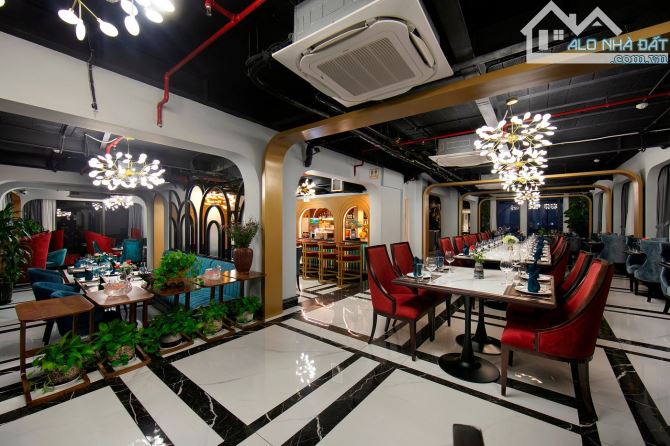 Chủ ngộp Bank giảm 50 Tỷ - Khách Sạn MP Cổ 360m2 x MT 12m - 930 tỷ - cho thuê 50 tỷ/năm