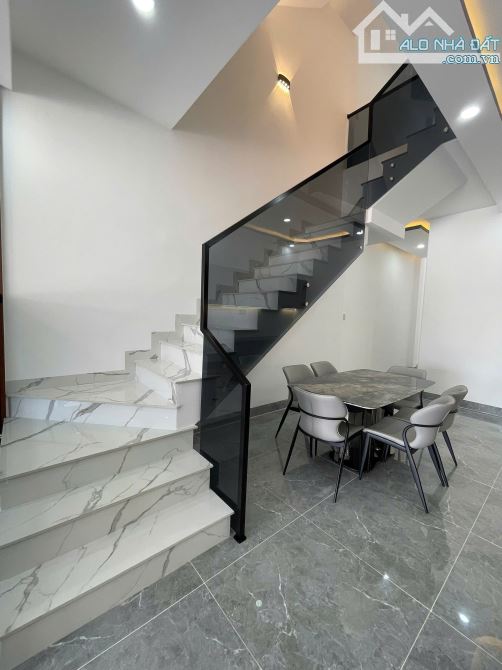 bán nhà 3 tầng thiết kế độc lạ - 3