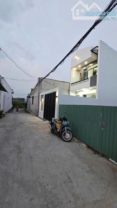 Chỉ 2 tỷ 380tr nhà 1tr 1 lầu shr có hoàn công cách GÒ HƯU khoảng 200m.. Hẻm 4m thông - 3