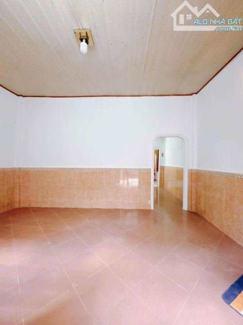 Chính chủ cần bán nhà Xóm Chiếu Q.4 Diện tích 114.2m2 ngang khủng 10*12 chỉ NHỈNH 7tỷ ko q - 3