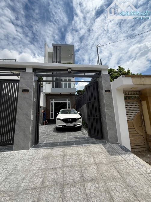 Nhà 1 trệt 3 lầu ( 5.5M x 35M nở hậu 6.5M ) 4 phòng ngủ , TX24 Q12 - 3