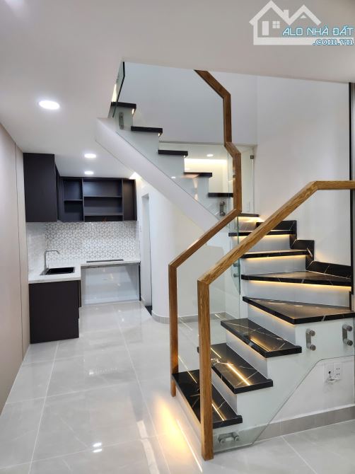 BÁN GẤP NHÀ ĐẸP GIÁ 3 TỈ 9 KHU DÂN CƯ TẠi Q4 VỊ TRÍ 1/ CÁCH MẶT TIỀN 2 CĂN - 3