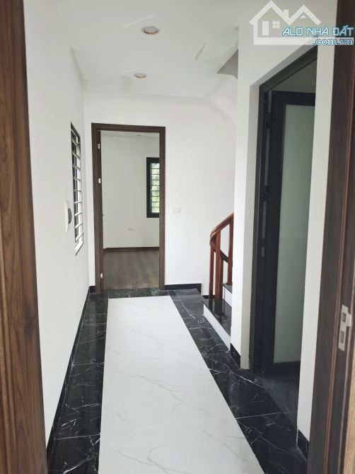 Ngã 3 Thôn 1 Đông Mỹ. nhà 4 tầng, 47m, xây độc lập, 4 ngủ, giá 5.5 tỷ, gần đường oto - 3