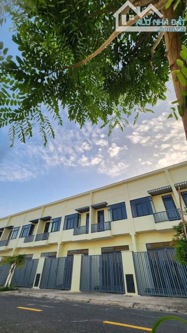 Bán căn 1 trệt 1 lầu nhà phố Phước Đông, Trảng Bàng giá 1,8 tỷ cđt TT lãi suất 12th Lh Hiề - 3