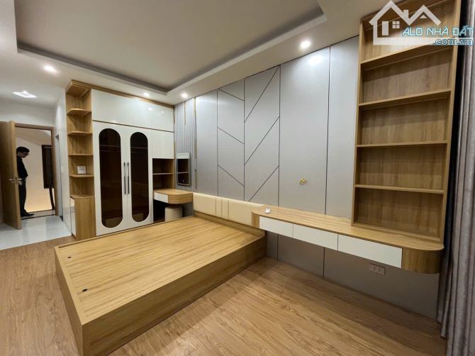 Ngon và hiếm! Bán nhà Đại La - Nhà mới, full nội thất - 30m ra phố - chỉ hơn 5 tỷ.