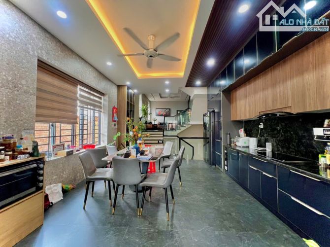 BÁN NHÀ 1 TRỆT 3 LẦU ĐẸP (DT: 5M x 32M) GÓC 2 MẶT TIỀN KINH DOANH ĐƯỜNG NGUYỄN ÁI QUỐC. - 3