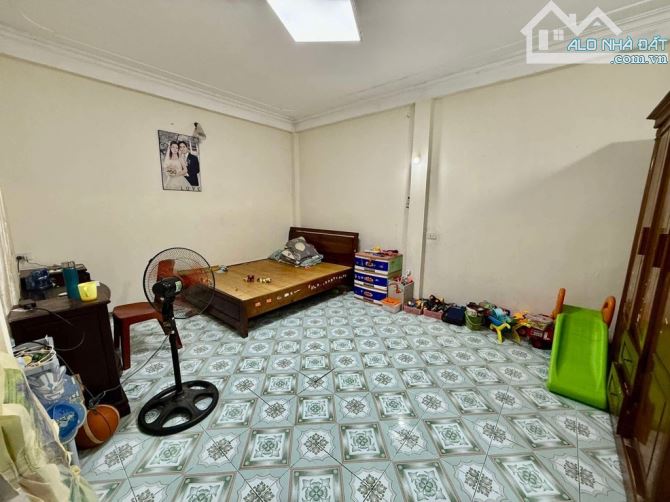 CHÍNH KINH – NGÕ THÔNG - LÔ GÓC 2 MẶT THOÁNG – 40M2 – 5 TẦNG –  9,8 TỶ – GIÁ ĐẦU TƯ - 3