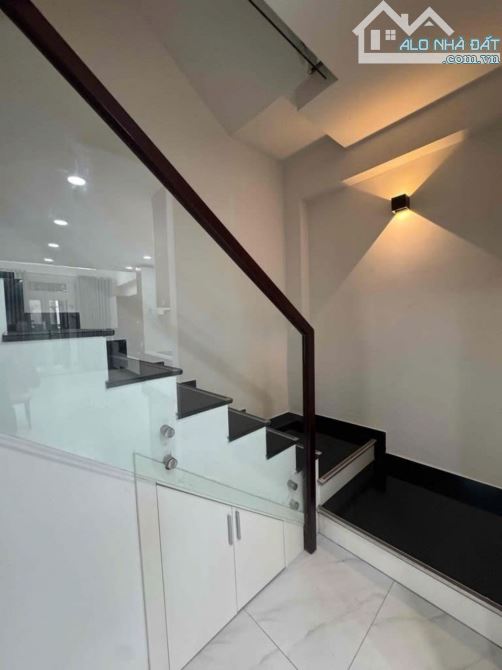 🔥 BÁN GẤP NHÀ 5 TẦNG GIÁP Q.1 - HẺM Ô TÔ - 3 MẶT THOÁNG - 4.5 TỶ! 💥 - 3
