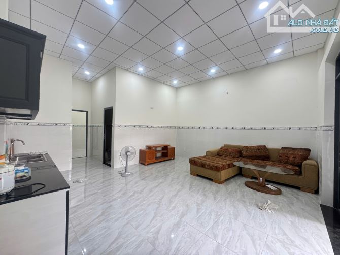 Bán nhà 70m2- Ngang 5.8M- 2 Phòng Ngủ. Đường Lã Xuân Oai, TNP A, sát TH Trương Văn Thành - 3