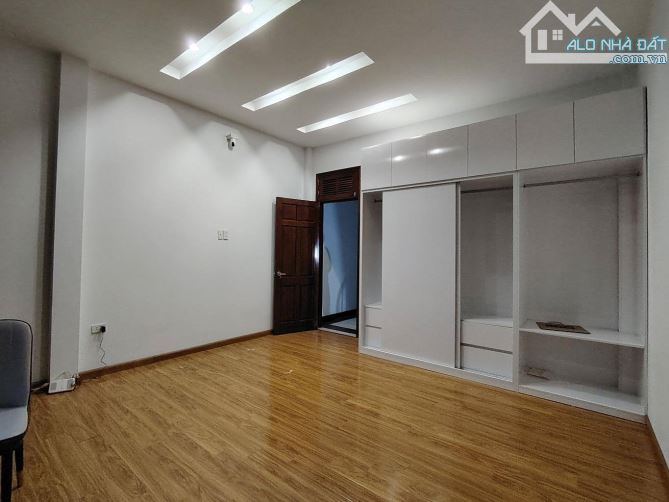 Bán nhà Ngọc Lâm PHÂN LÔ Ô TÔ TRÁNH VỈA HÈ - KINH DOANH  52m2,5T, MT4.5m giá 14.5 tỷ - 3