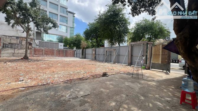 Bán quỹ đất 1304m2 mặt tiền 219 Nguyễn Văn Thủ, Phường ĐaKao, Quận 1 - 3