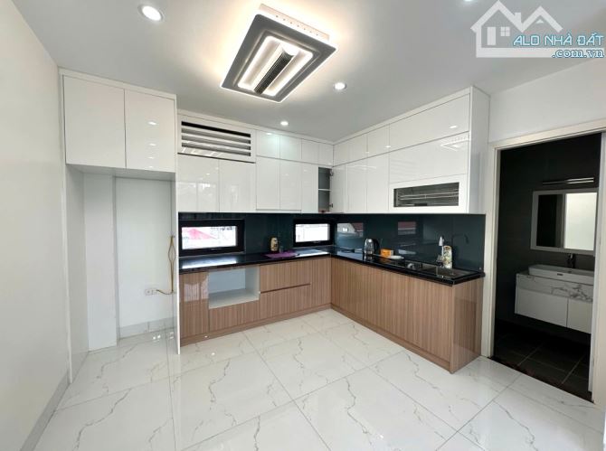 BÁN NHÀ PHÂN LÔ- Ô TÔ TRÁNH - HOÀNG QUỐC VIỆT - 60M2 - 7 TẦNG THANG MÁY - 5.2M MT - 25 TỶ - 3