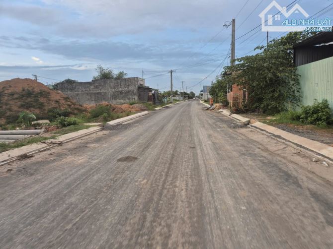 Bán đất đường nhựa 7x39m ,giá 2 tỷ 250 triệu ,thổ cư,  xã Hòa Khánh Đông, Đức Hòa, Long An - 3
