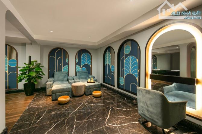 Chủ ngộp Bank giảm 50 Tỷ - Khách Sạn MP Cổ 360m2 x MT 12m - 930 tỷ - cho thuê 50 tỷ/năm