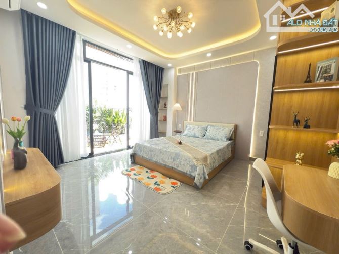 GẤP BÁN GIẢM CHÀO 200tr GIÁ MỚI 5,5 Tỷ CÒN BỚT  NHÀ 3 TẦNG HẺM XE HƠI THẠNH LỘC 37 QUẬN 12 - 4
