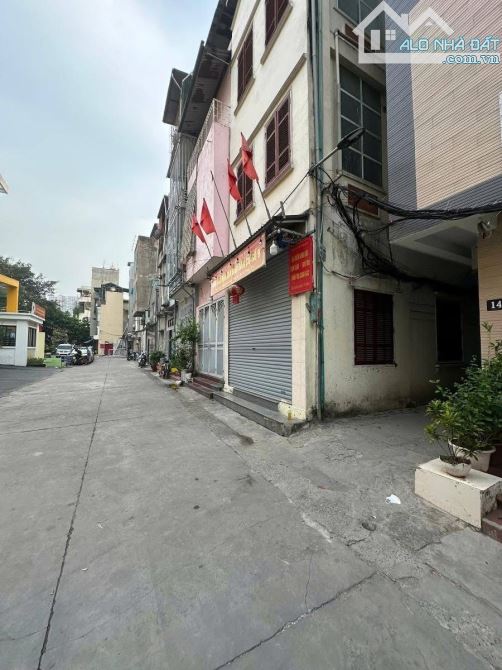 Bán đất Minh Khai 29m2, mt 3m, nhà c4 gần oto tránh, sổ vuông. Giá 5.75 tỷ có TL - 4