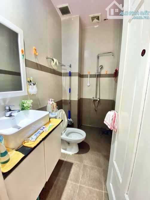 XE HƠI VÀO NHÀ THÍCH QUẢNG ĐỨC 54M2, NGANG 4M, 4 TẦNG, 4PN, SỔ VUÔNG A4, CHỈ 10 TỶ HƠN - 4