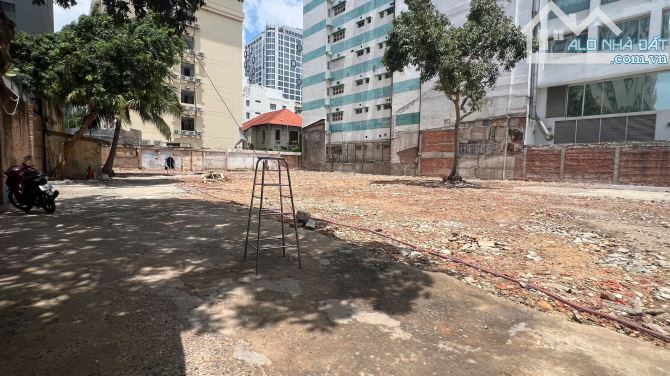 Bán quỹ đất 1304m2 mặt tiền 219 Nguyễn Văn Thủ, Phường ĐaKao, Quận 1 - 4