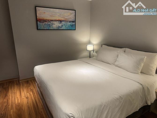 Chủ ngộp Bank giảm 50 Tỷ - Khách Sạn MP Cổ 360m2 x MT 12m - 930 tỷ - cho thuê 50 tỷ/năm