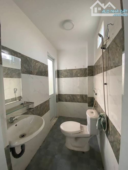 Bán nhà 1 mê mặt tiền đg trần đại nghĩa dt 42m2 ngang 4,5m giá 1ty750 - 5