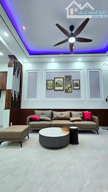 Chỉ 2 tỷ 380tr nhà 1tr 1 lầu shr có hoàn công cách GÒ HƯU khoảng 200m.. Hẻm 4m thông - 5