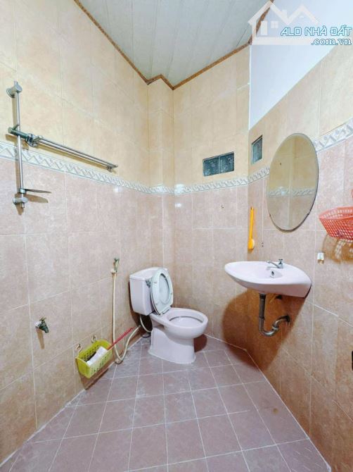 Chính chủ cần bán nhà Xóm Chiếu Q.4 Diện tích 114.2m2 ngang khủng 10*12 chỉ NHỈNH 7tỷ ko q - 5