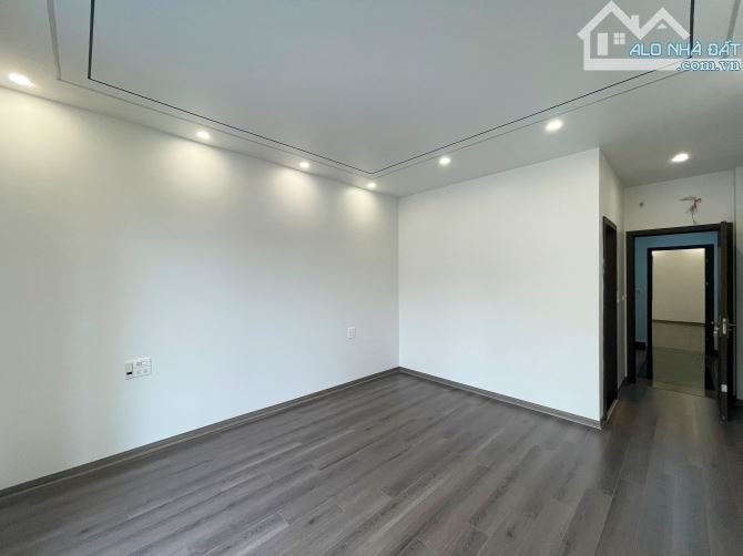 Nhà 4 tầng thang máy mặt đường Phủ Thượng Đoạn - 80m2 - Vỉa hè rộng - 5