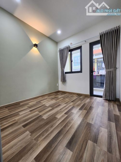 BÁN GẤP NHÀ ĐẸP GIÁ 3 TỈ 9 KHU DÂN CƯ TẠi Q4 VỊ TRÍ 1/ CÁCH MẶT TIỀN 2 CĂN - 5
