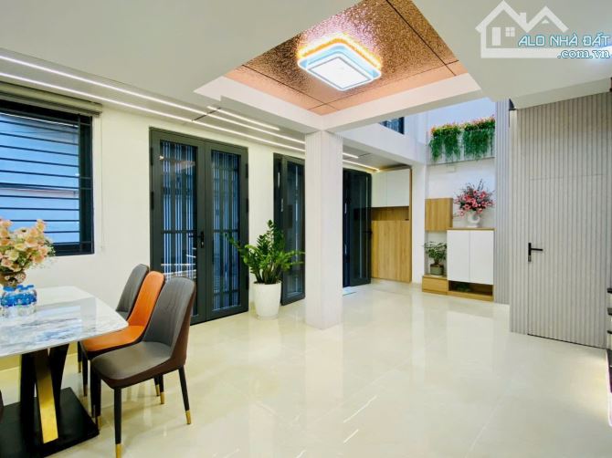 5 TẦNG FULL NỘI THẤT GẦN CHỢ THẠCH ĐÀ - DTS 105m2 - NGANG KHỦNG 7.5m - 5.6 TỶ - 5