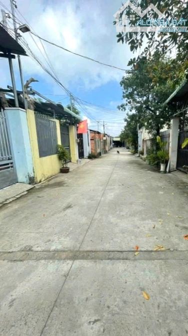 BÁN RẺ NHÀ ĐẤT TRẢNG DÀI, SỔ HỒNG RIÊNG, ĐƯỜNG RỘNG 4m SÂN ĐẬU OTO GẦN CA PHƯỜNG - 5