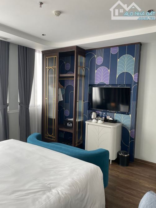 Chủ ngộp Bank giảm 50 Tỷ - Khách Sạn MP Cổ 360m2 x MT 12m - 930 tỷ - cho thuê 50 tỷ/năm