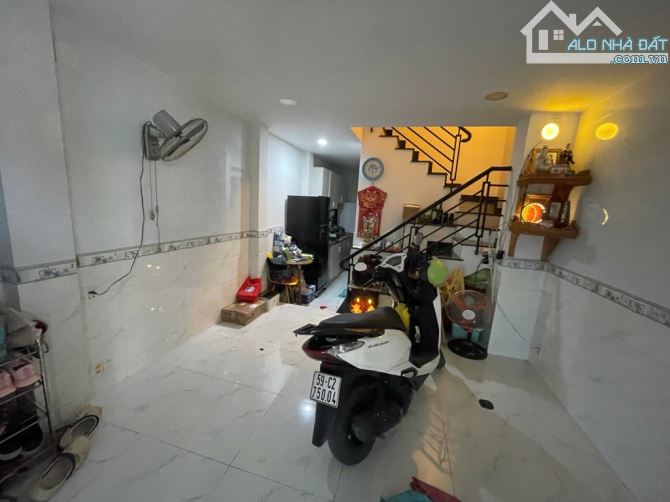 Bán nhà 4 lầu Bùi Văn Ba - Tân Thuận Đông. HXH 7PN, 6WC Nhỉnh 5 Tỷ - 4
