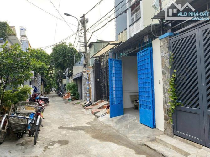Bán nhà cấp 4 hẻm 5m đường Trường Chinh, 4x22.5m, có sân ô tô, giá 6.4 tỷ TL - 7