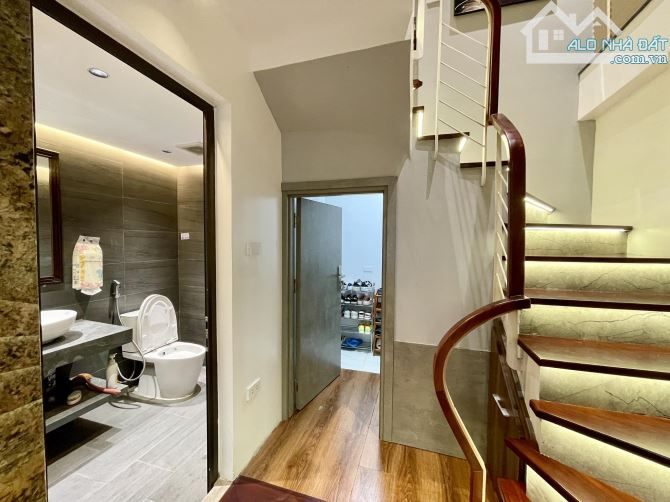 PHÂN LÔ VĨNH PHÚC OTO TRÁNH VỈA HÈ THÔNG KINH DOANH 7 TẦNG THANG MÁY 45m MT 4.5m 17.8 Tỷ - 8
