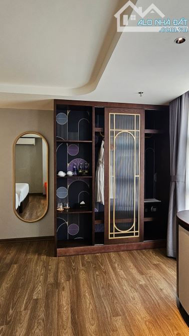 Chủ ngộp Bank giảm 50 Tỷ - Khách Sạn MP Cổ 360m2 x MT 12m - 930 tỷ - cho thuê 50 tỷ/năm