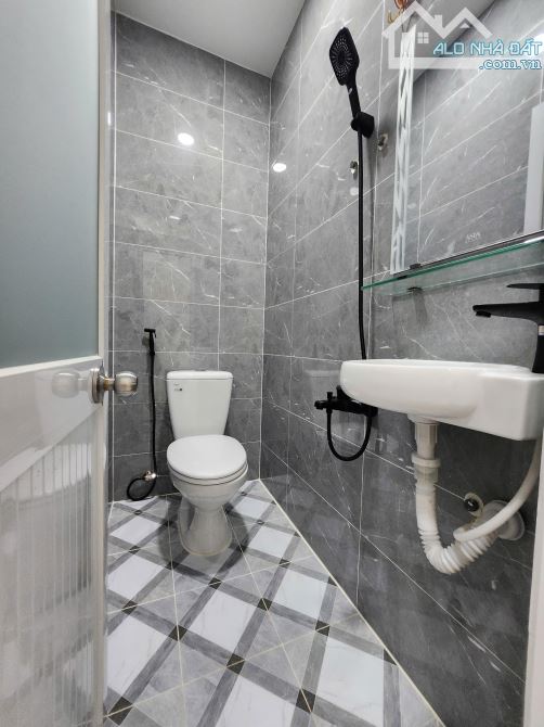 BÁN GẤP NHÀ ĐẸP GIÁ 3 TỈ 9 KHU DÂN CƯ TẠi Q4 VỊ TRÍ 1/ CÁCH MẶT TIỀN 2 CĂN - 9