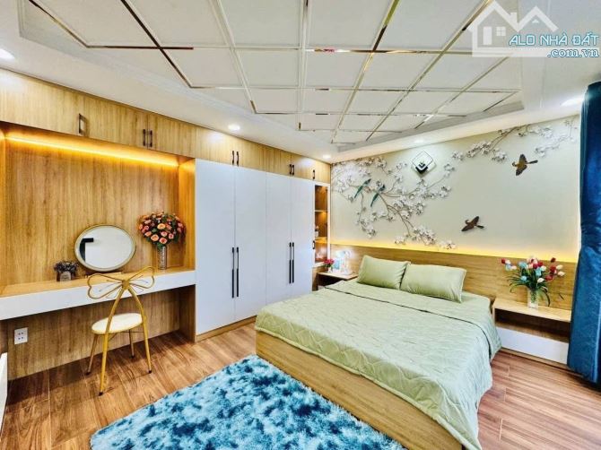 5 TẦNG FULL NỘI THẤT GẦN CHỢ THẠCH ĐÀ - DTS 105m2 - NGANG KHỦNG 7.5m - 5.6 TỶ - 9