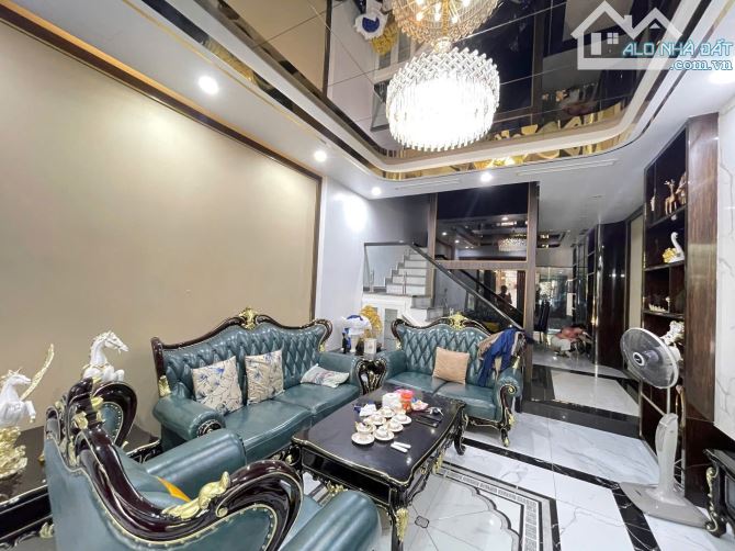 Nhà đẹp đẳng cấp thượng lưu khu phân lô Tô Vũ - 193 Văn Cao. DT 92m² x 5T