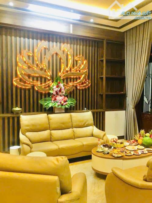 BÁN BIỆT THỰ 4 TẦNG MẶT TIỀN PHÙNG CHÍ KIÊN, KQH KIỂM HUỆ, P. XUÂN PHÚ, ĐẲNG CẤP TP HUẾ
