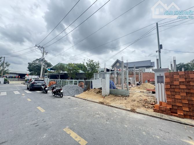 Bán Đất Ngay Chợ Đông Hoà , Ngang 8m Đường 10m Nhựa