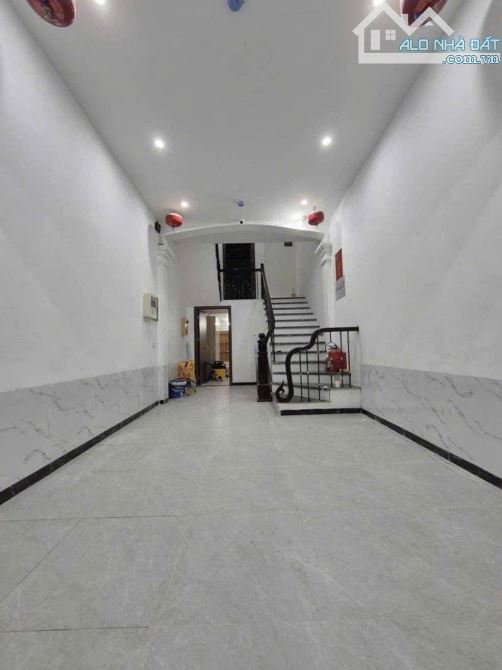 Bán nhà phố trương định 46m2 5 tầng còn mới – Gần ô tô - giá 9.5 tỷ