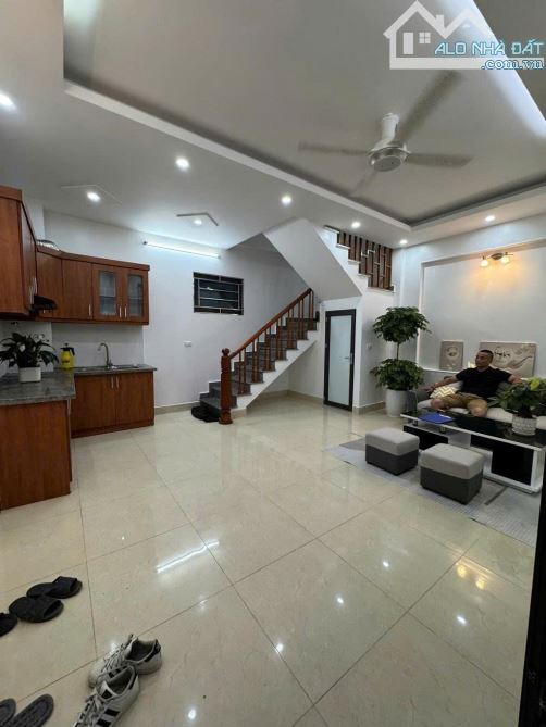 Nhà Đẹp Đông Ngạc – 30m² x 4 tầng – Mặt tiền 6m – Gần ô tô tránh – Giá chỉ 6,5 tỷ