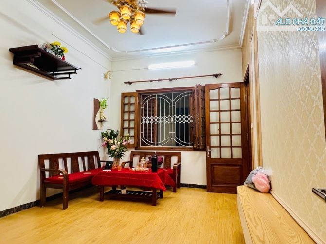 BÁN CĂN HỘ TẬP THỂ PHỐ LẠC TRUNG 80M2- SIÊU HIẾM + VỊ TRÍ ĐẸP + SỔ TO + NHÀ RỘNG 2 THOÁNG