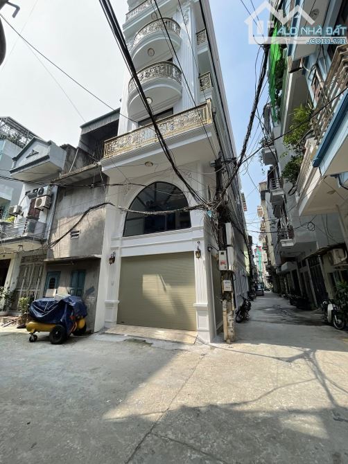 Bán nhà sài đồng, 52m2 lô góc, đường oto tránh đẹp