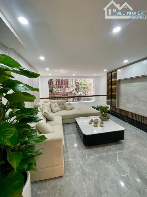 Cần bán nhà đẹp Minh Khai ,HBT ngõ nông rộng gần phố thang máy xịn NTđẹp 36 M7T 9,8 Tỷ