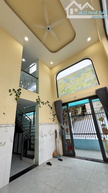 Bán Căn hộ dịch vụ 18phòng , đường SinCo , 225m2 ( 6.4 x 36 ) 6 TẦNG THANG MÁY, cần Khaiác
